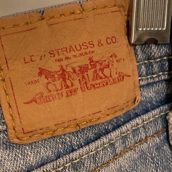 Levi’s Frayed Super Low Denim Shorts Size 11 - Picture 3 of 9